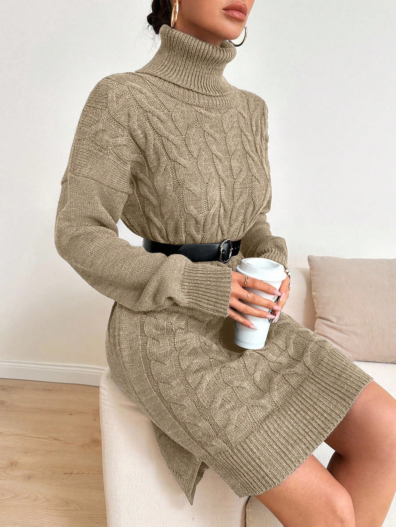 Top de punto de algodón Ruechic de largo medio para mujer con tejido floral complejo, cuello vuelto, cinturón en la cintura y dobladillo asimétrico.