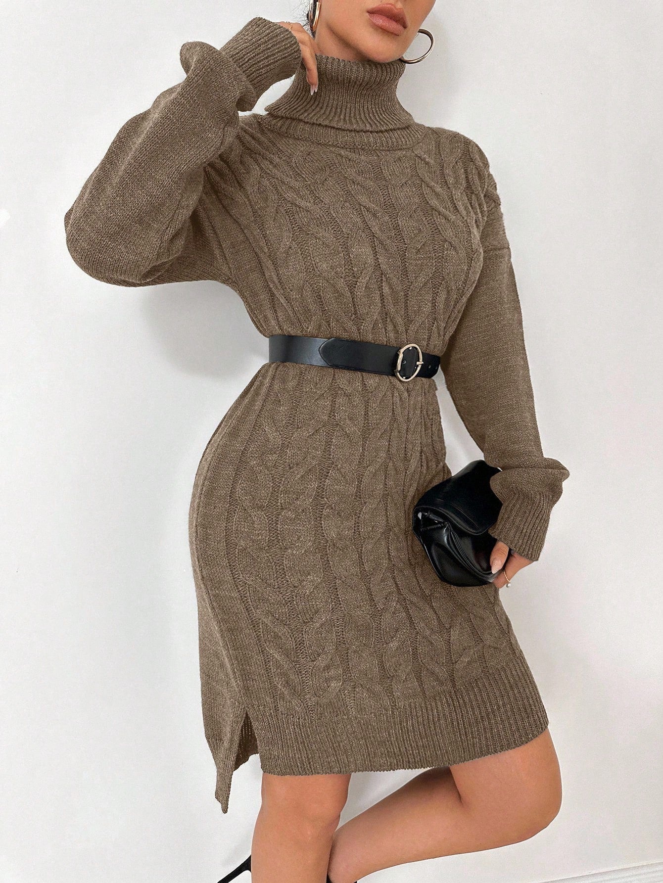 Top de punto de algodón Ruechic de largo medio para mujer con tejido floral complejo, cuello vuelto, cinturón en la cintura y dobladillo asimétrico.